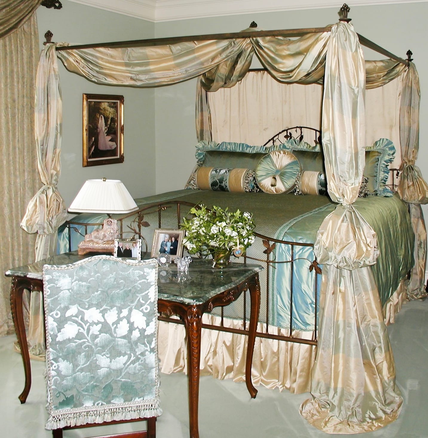 Four-poster bed with a full fabric canopy and teal accents