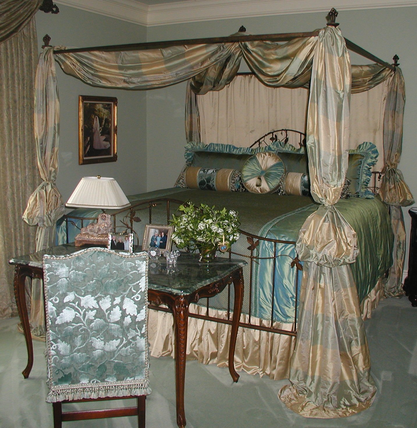 Four-poster bed with a full fabric canopy and teal accents